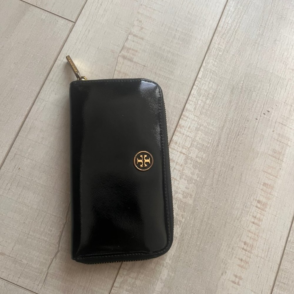 Tory Burch Black Parent Zip Around Wallet